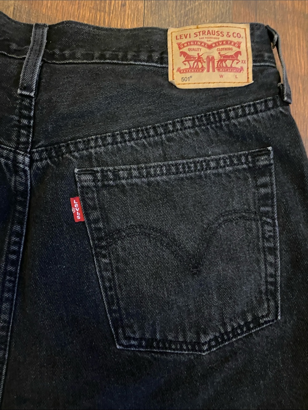 Levi’s 501 Black High-Rise Frayed Hem Women's Denim Shorts 31w - Picture 3 of 6